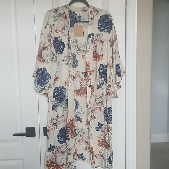 Kimonos - Picture 1 of 3